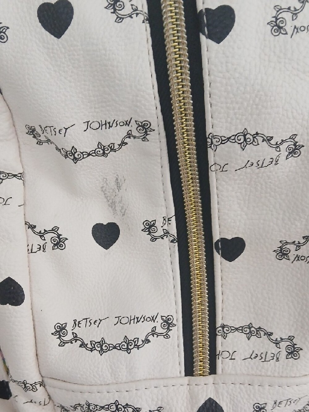 Betsey Johnson White Mini Backpack with Black Heart Print - Picture 4 of 8